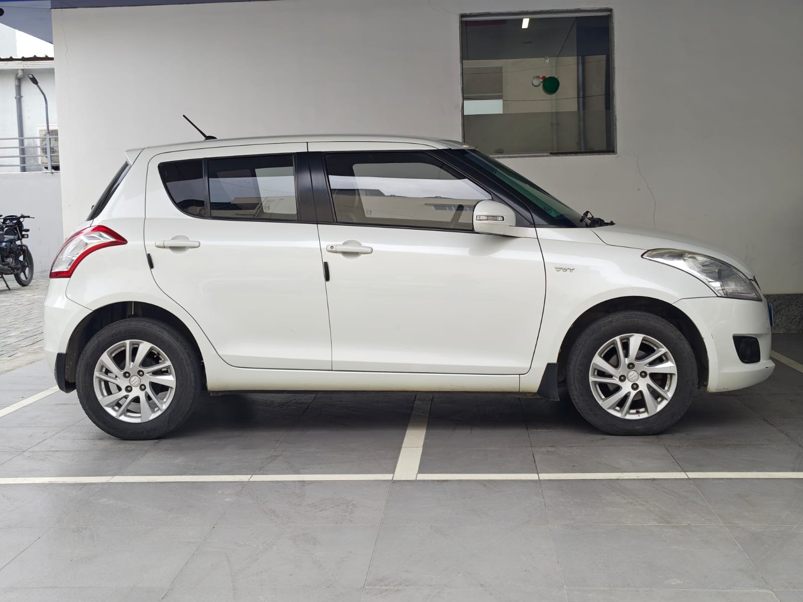 MARUTI SUZUKI SWIFT ZXI
